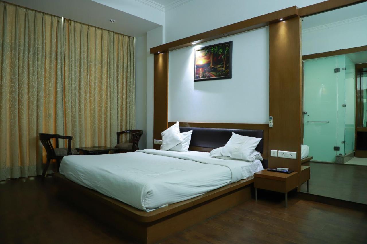 Hotel Parth Inn 加济阿巴德 外观 照片