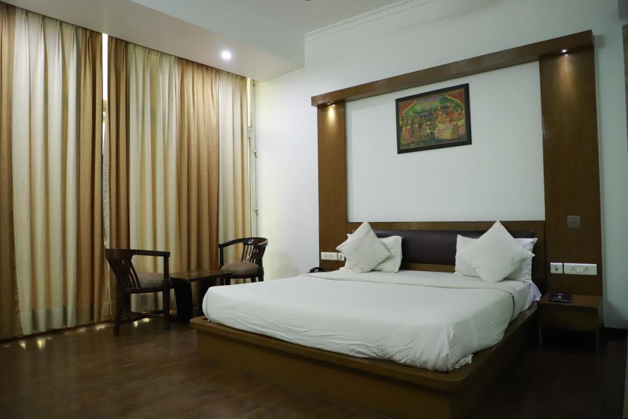 Hotel Parth Inn 加济阿巴德 外观 照片