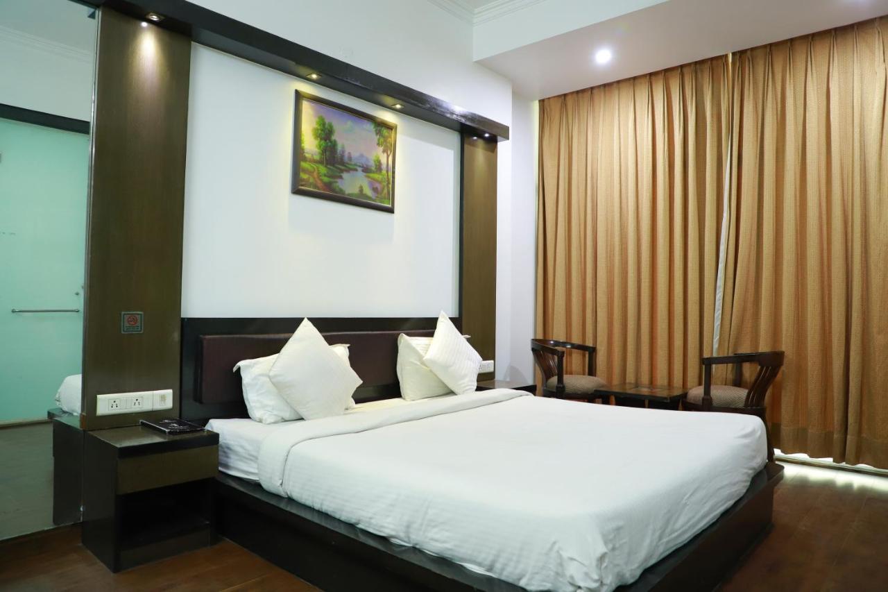 Hotel Parth Inn 加济阿巴德 外观 照片