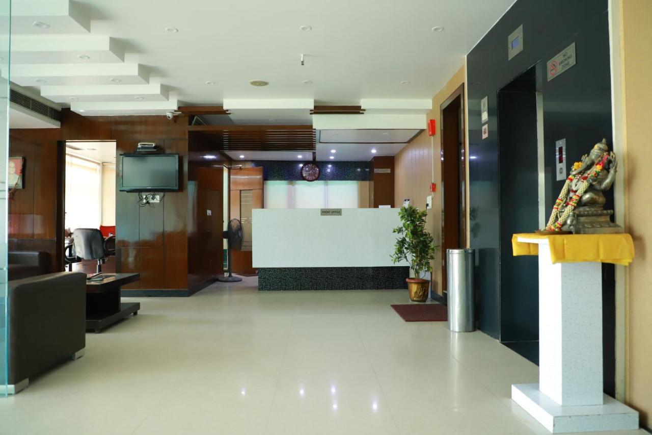 Hotel Parth Inn 加济阿巴德 外观 照片