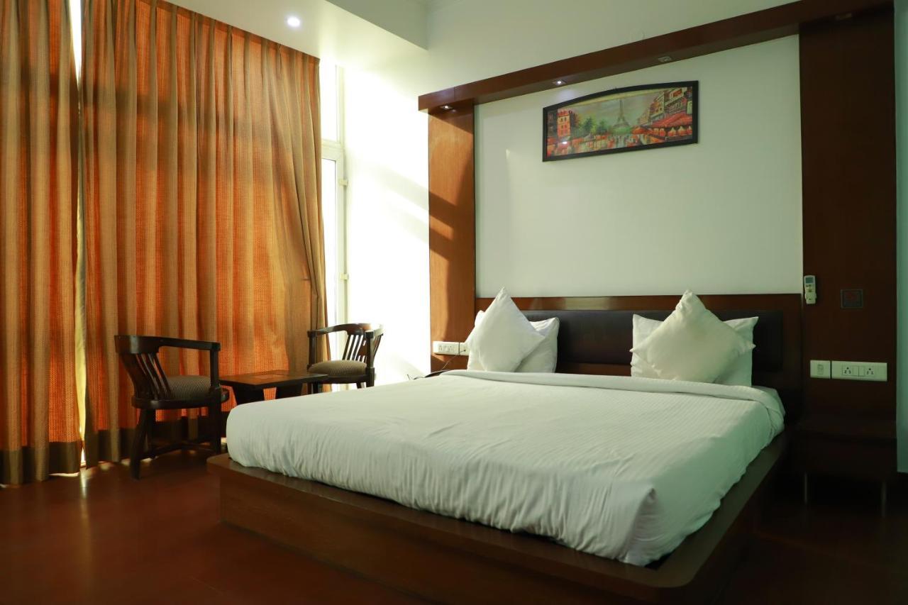 Hotel Parth Inn 加济阿巴德 外观 照片