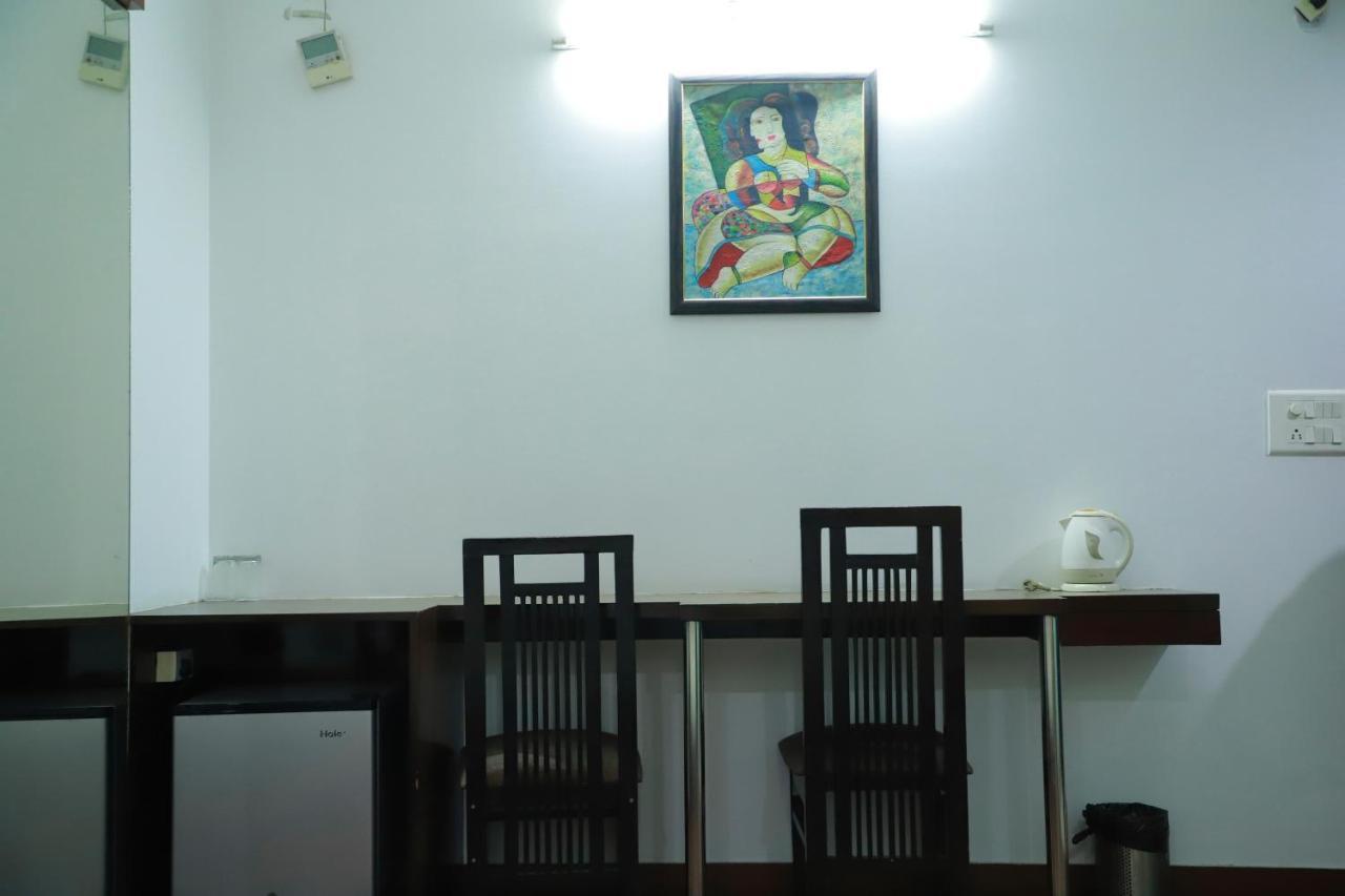 Hotel Parth Inn 加济阿巴德 外观 照片