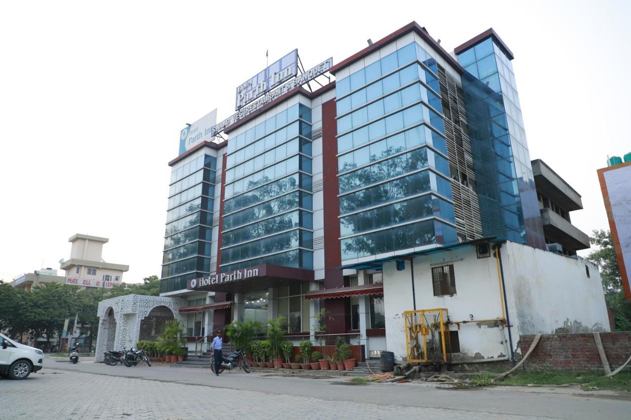 Hotel Parth Inn 加济阿巴德 外观 照片