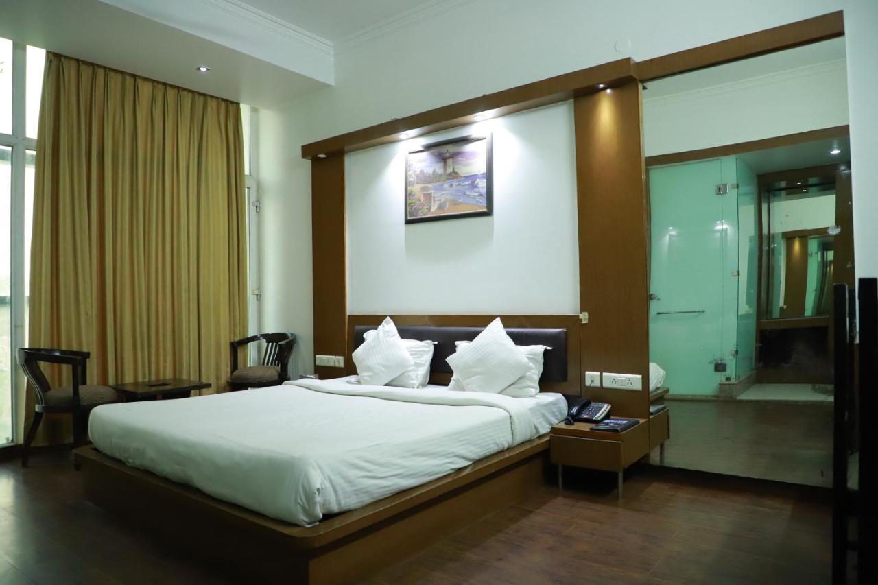 Hotel Parth Inn 加济阿巴德 外观 照片
