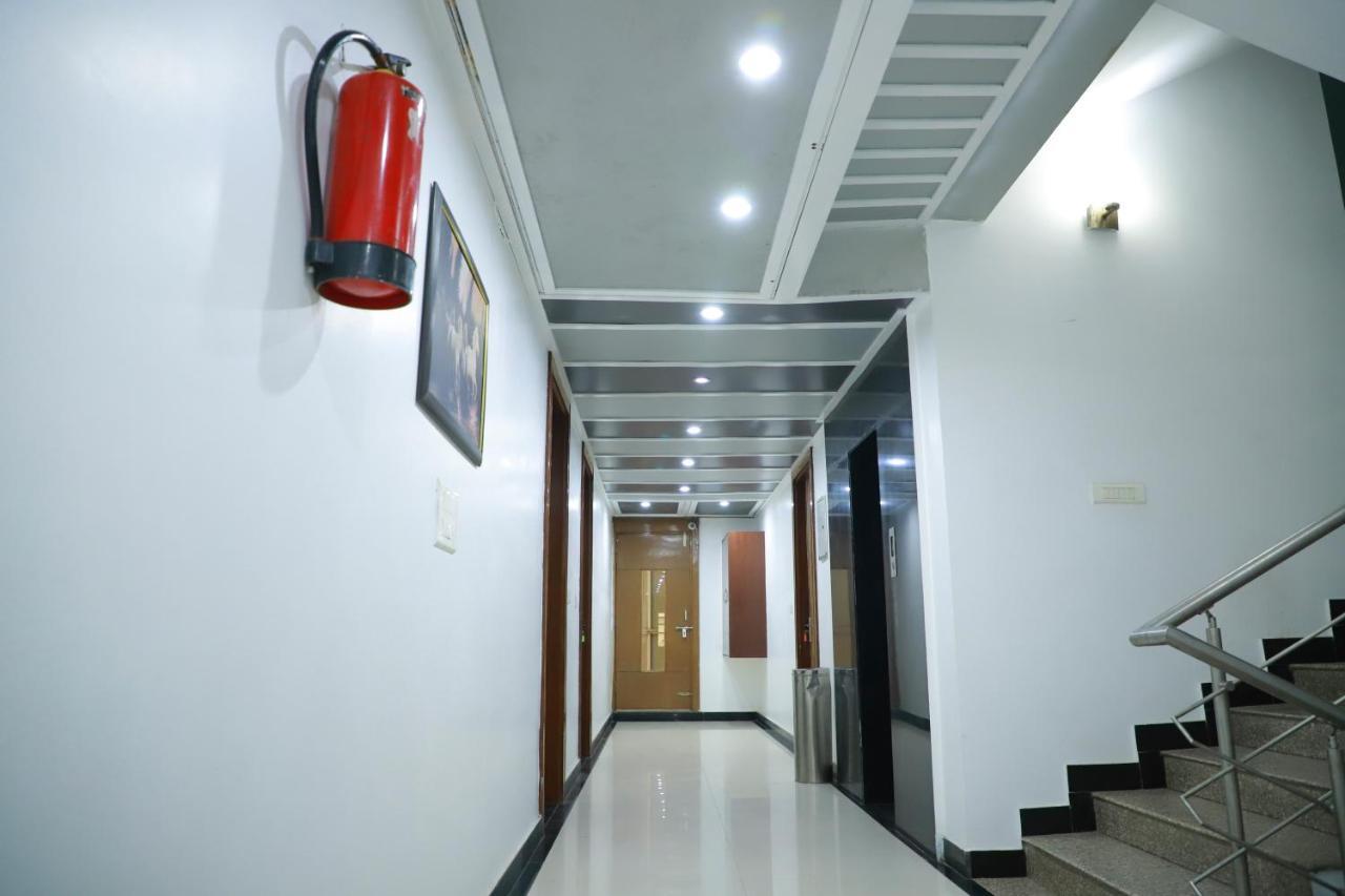 Hotel Parth Inn 加济阿巴德 外观 照片