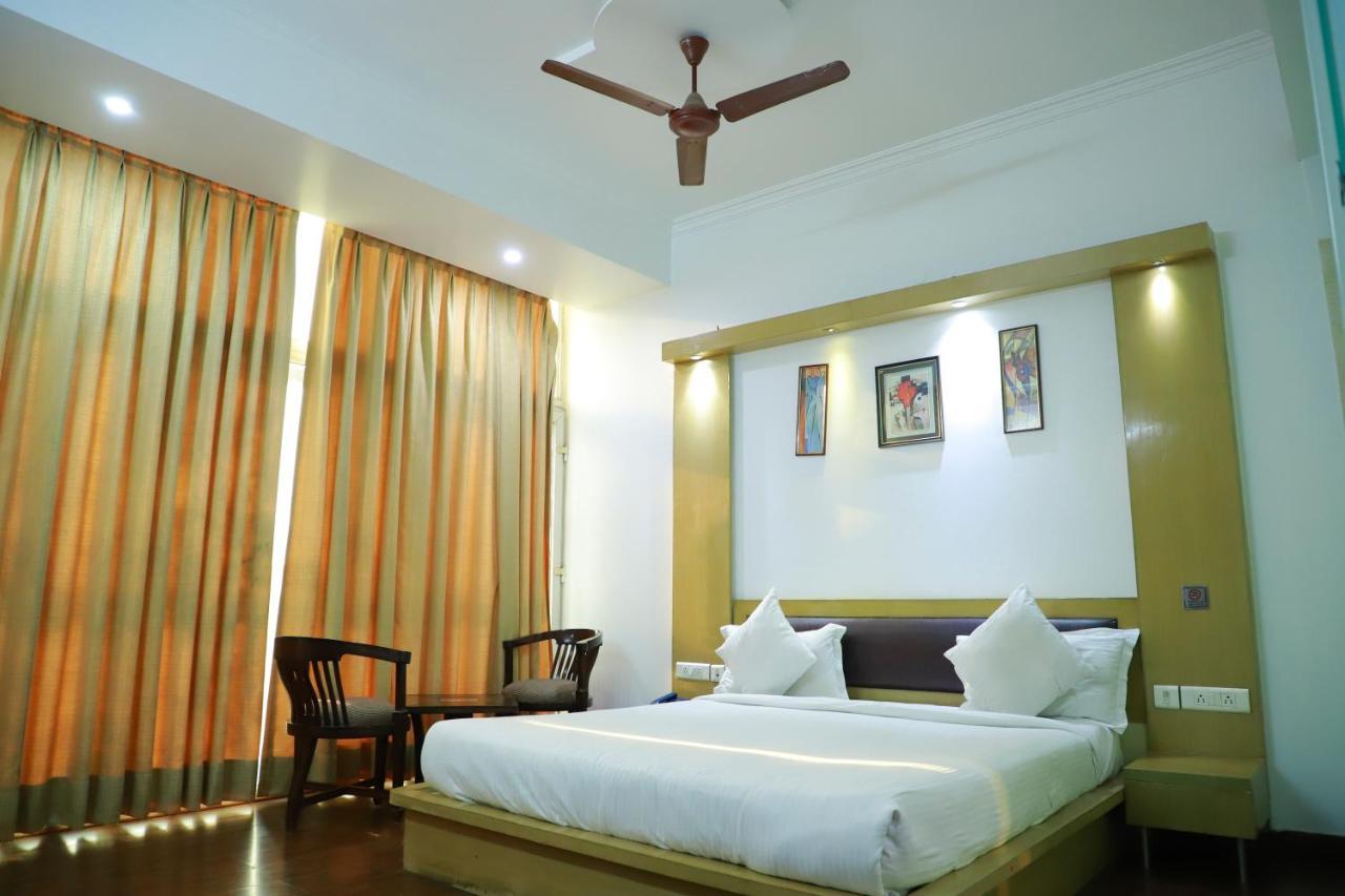 Hotel Parth Inn 加济阿巴德 外观 照片