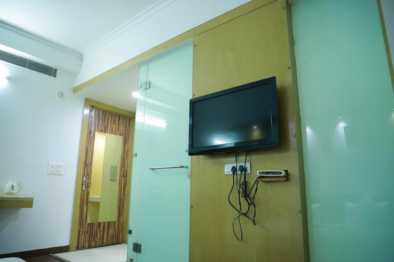 Hotel Parth Inn 加济阿巴德 外观 照片