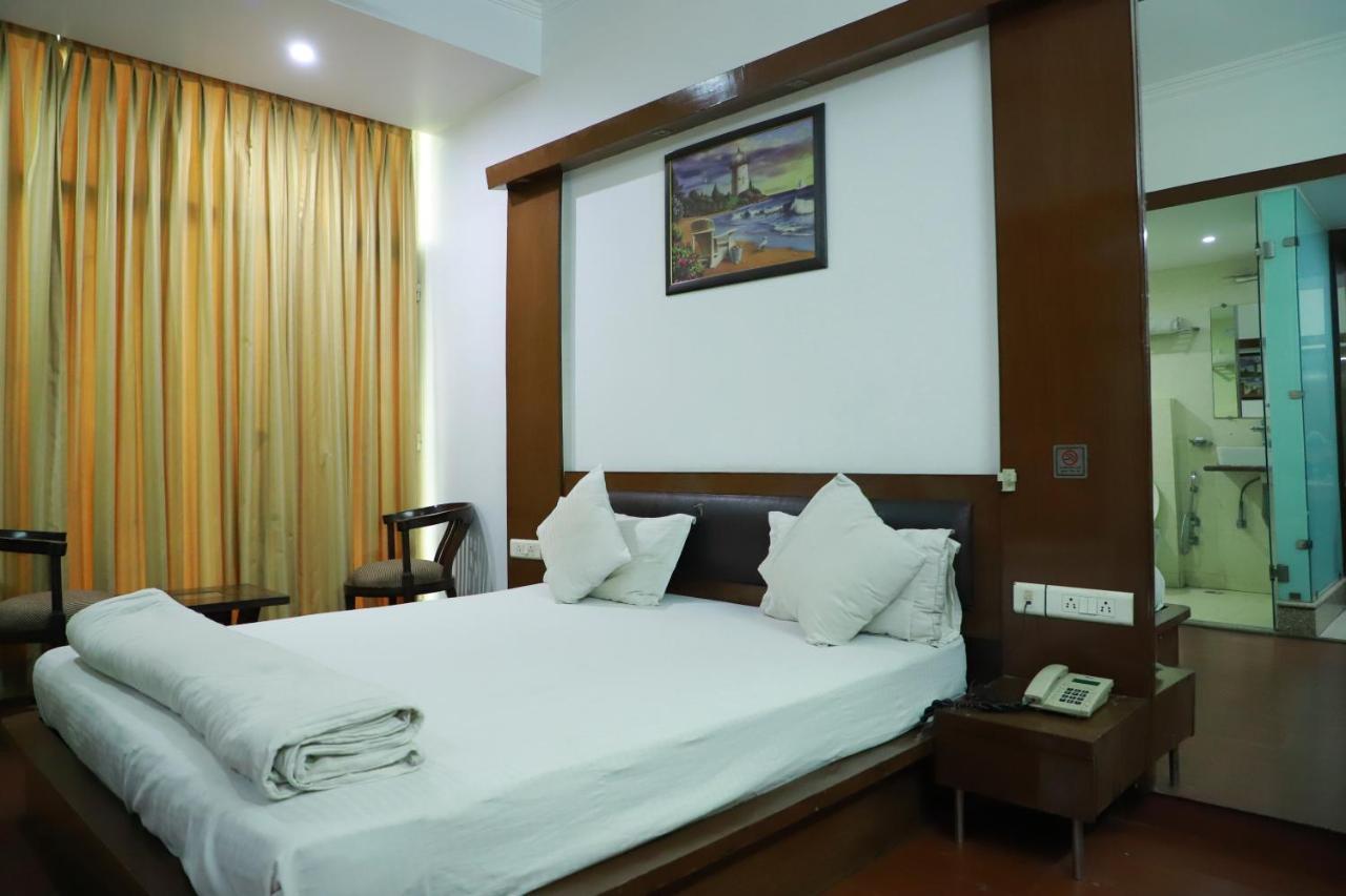 Hotel Parth Inn 加济阿巴德 外观 照片