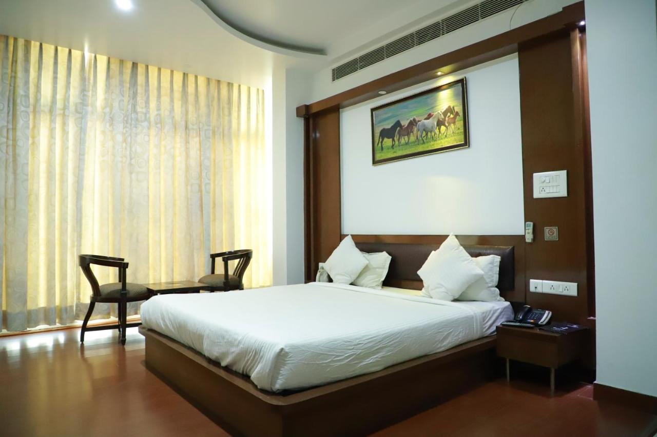Hotel Parth Inn 加济阿巴德 外观 照片