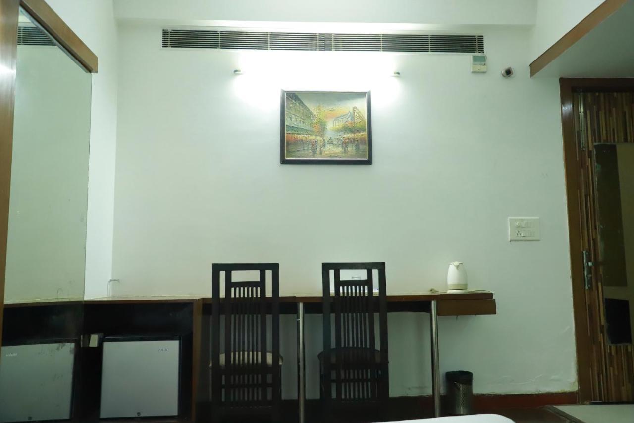 Hotel Parth Inn 加济阿巴德 外观 照片