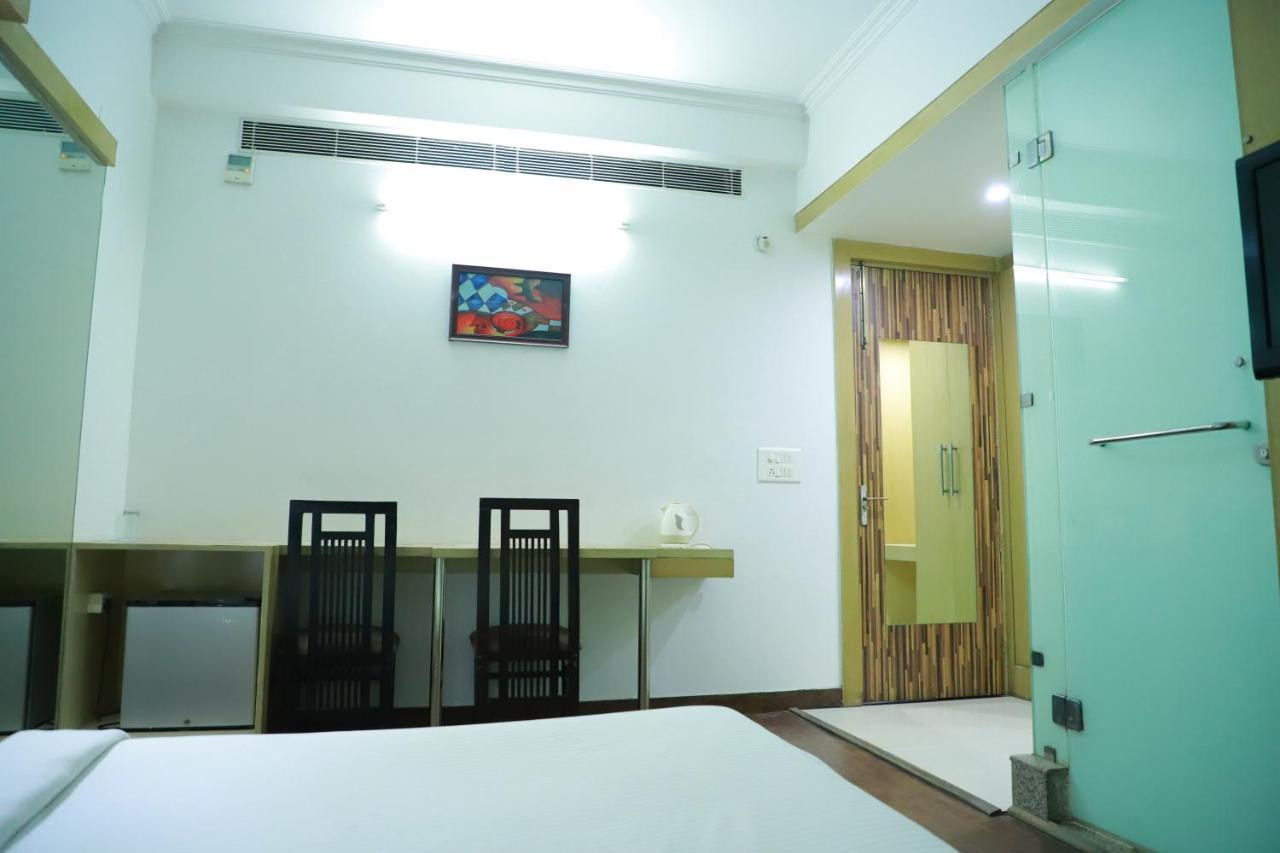 Hotel Parth Inn 加济阿巴德 外观 照片