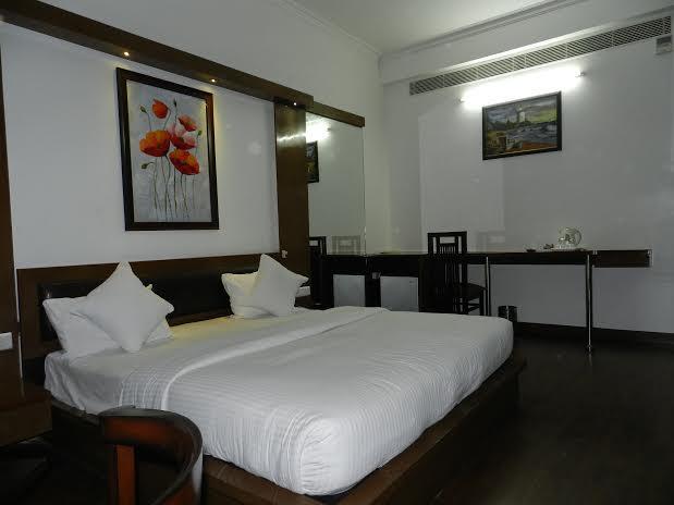 Hotel Parth Inn 加济阿巴德 外观 照片